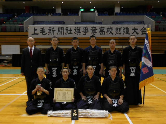 新聞 社 毛 上