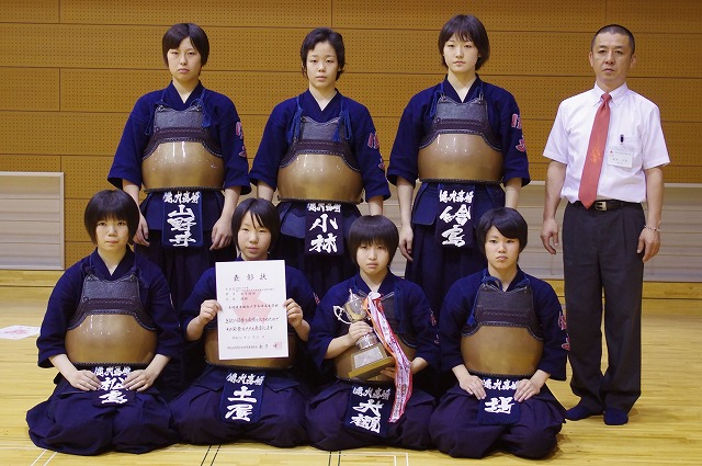 女子団体優勝　健大高